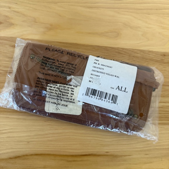 NWT - Free People Brown Distressed Vegan Wallet - Picture 5 of 8